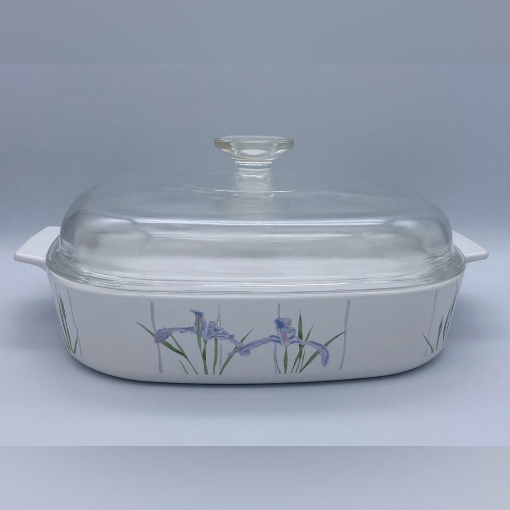 Vintage Corningware Shadow of Iris Casserole Dish 2.5L